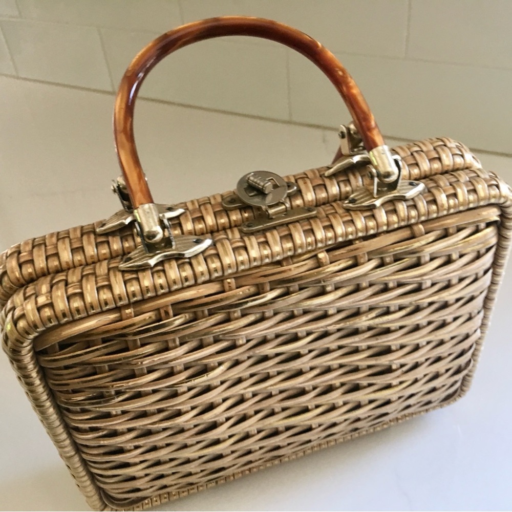 VTG BRITISH CROWN COLONY HONG KONG Purse Handbag Wicker Natural Gold